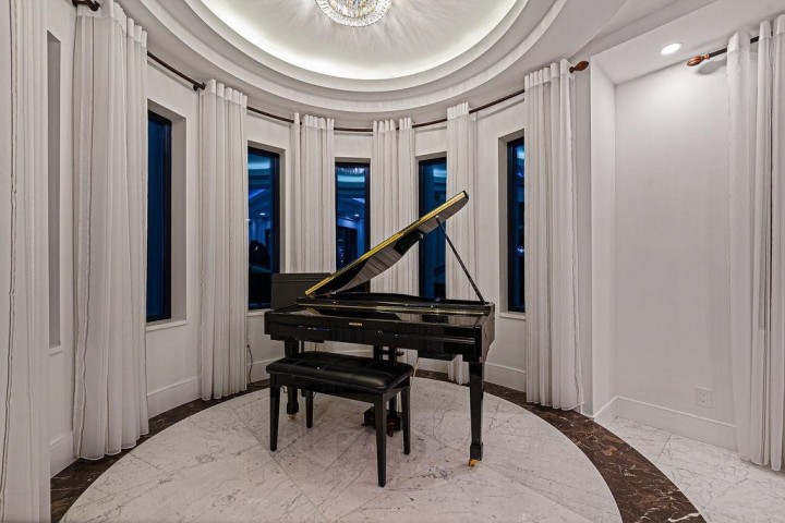 Photo 10 at 558 Glenross Road, Glenmore, West Vancouver