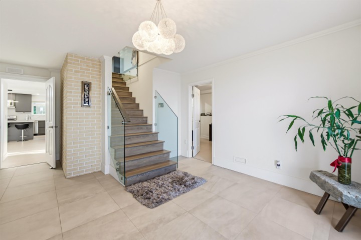 Photo 6 at 212 W Balmoral Road, Upper Lonsdale, North Vancouver