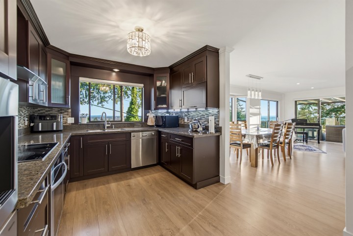 Photo 28 at 212 W Balmoral Road, Upper Lonsdale, North Vancouver
