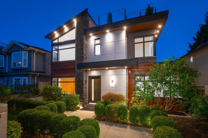 Photo 2 at 136 E 61st Avenue, South Vancouver, Vancouver East
