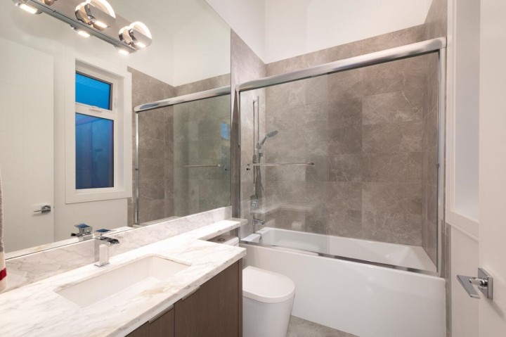 Photo 17 at 136 E 61st Avenue, South Vancouver, Vancouver East