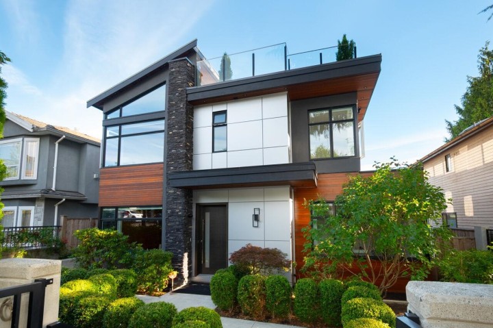 Photo 1 at 136 E 61st Avenue, South Vancouver, Vancouver East
