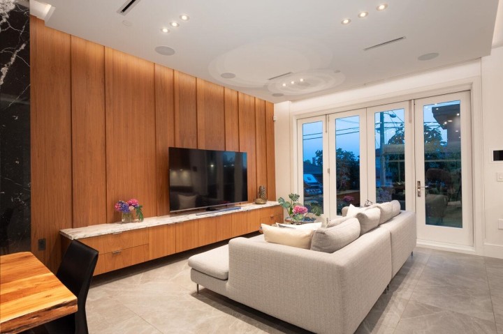 Photo 9 at 136 E 61st Avenue, South Vancouver, Vancouver East