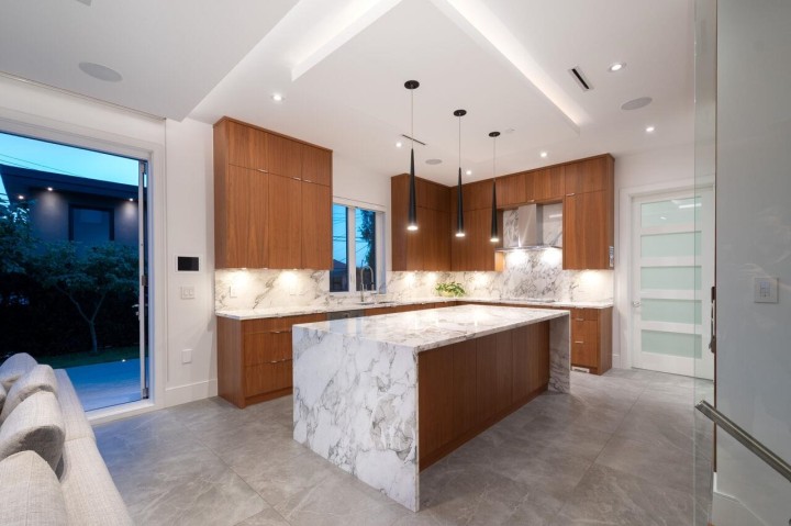 Photo 10 at 136 E 61st Avenue, South Vancouver, Vancouver East