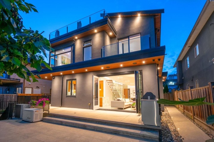 Photo 33 at 136 E 61st Avenue, South Vancouver, Vancouver East