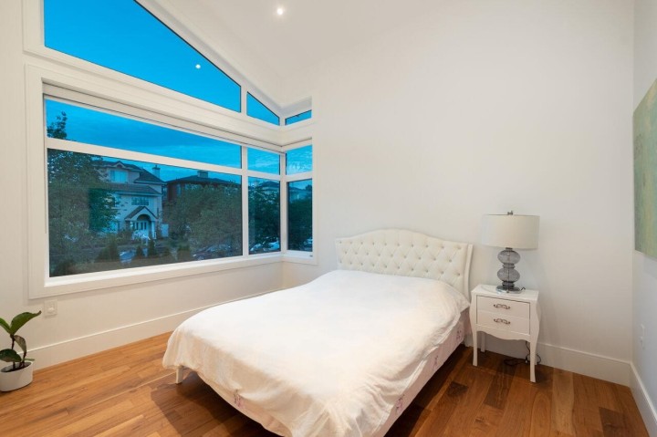 Photo 19 at 136 E 61st Avenue, South Vancouver, Vancouver East