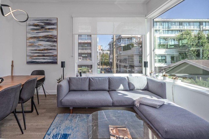Photo 2 at 487 W 26th Avenue, Cambie, Vancouver West