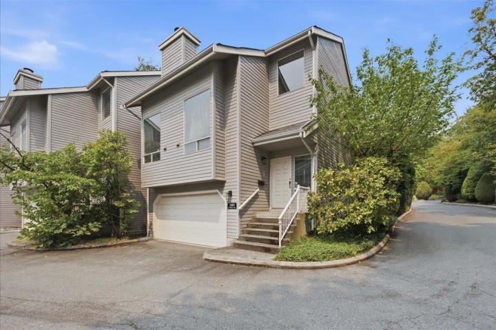 Photo 2 at 3661 Handel Avenue, Champlain Heights, Vancouver East