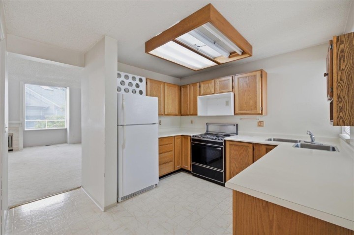 Photo 6 at 3661 Handel Avenue, Champlain Heights, Vancouver East