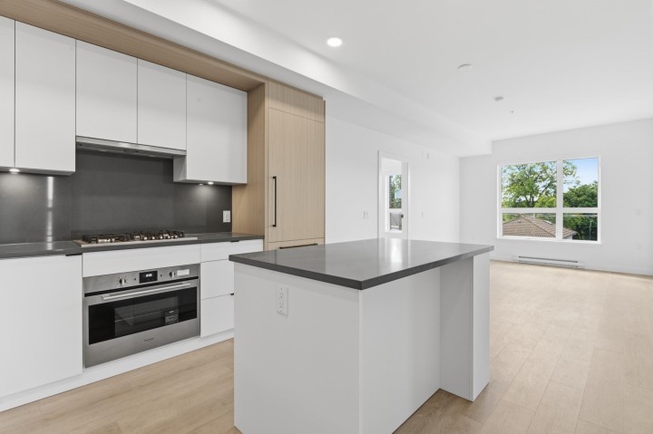 Photo 6 at 302 - 2268 E Broadway, Grandview Woodland, Vancouver East