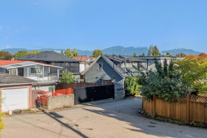 Photo 13 at 101 - 2973 Kingsway, Collingwood VE, Vancouver East