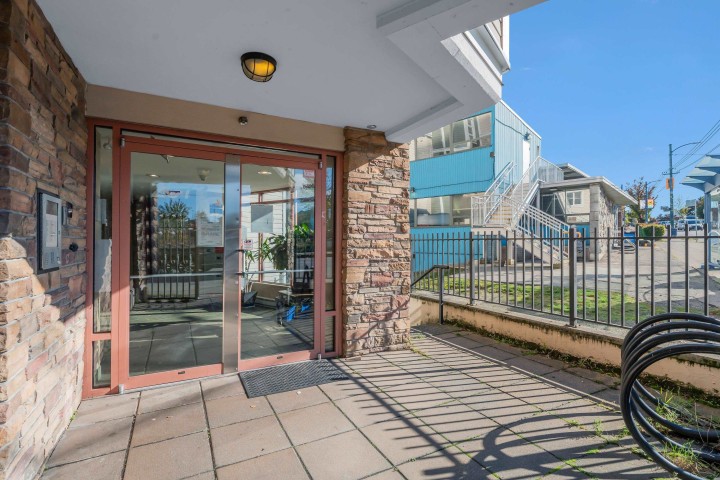 Photo 10 at 101 - 2973 Kingsway, Collingwood VE, Vancouver East