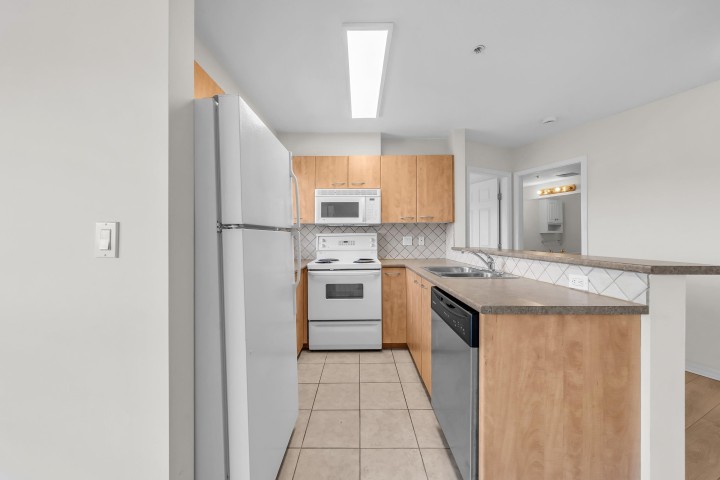 Photo 18 at 101 - 2973 Kingsway, Collingwood VE, Vancouver East
