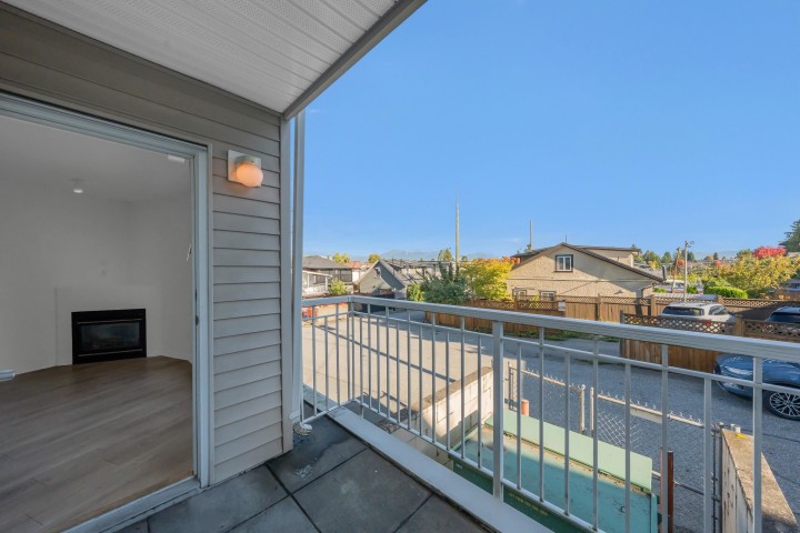 Photo 11 at 101 - 2973 Kingsway, Collingwood VE, Vancouver East