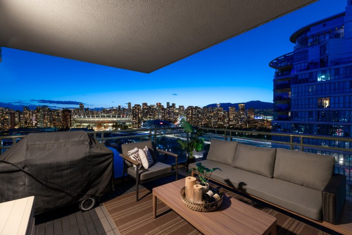 Photo 6 at 2105 - 1128 Quebec Street, Downtown VE, Vancouver East