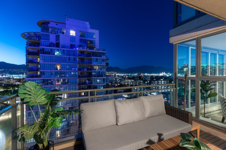 Photo 5 at 2105 - 1128 Quebec Street, Downtown VE, Vancouver East