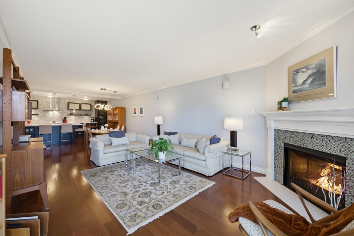Photo 5 at 304 - 1490 Pennyfarthing Drive, False Creek, Vancouver West