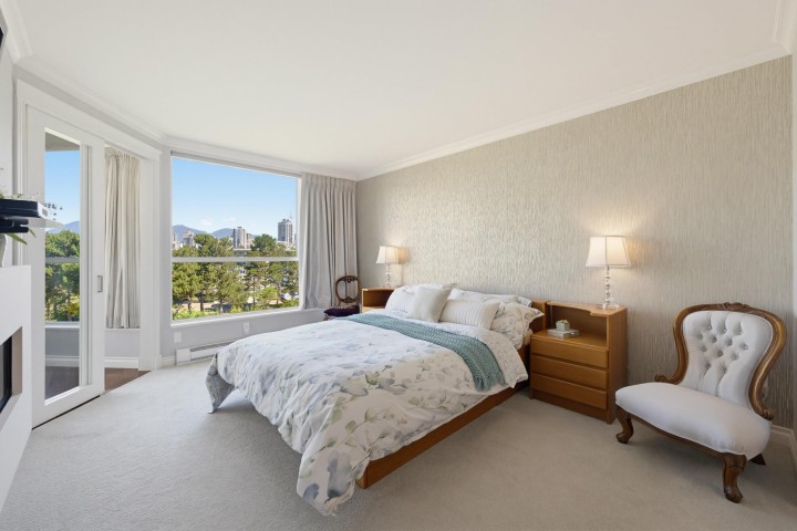 Photo 14 at 304 - 1490 Pennyfarthing Drive, False Creek, Vancouver West