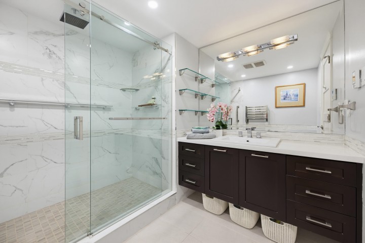 Photo 18 at 304 - 1490 Pennyfarthing Drive, False Creek, Vancouver West
