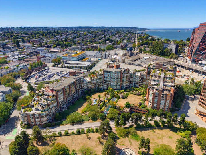 Photo 31 at 304 - 1490 Pennyfarthing Drive, False Creek, Vancouver West
