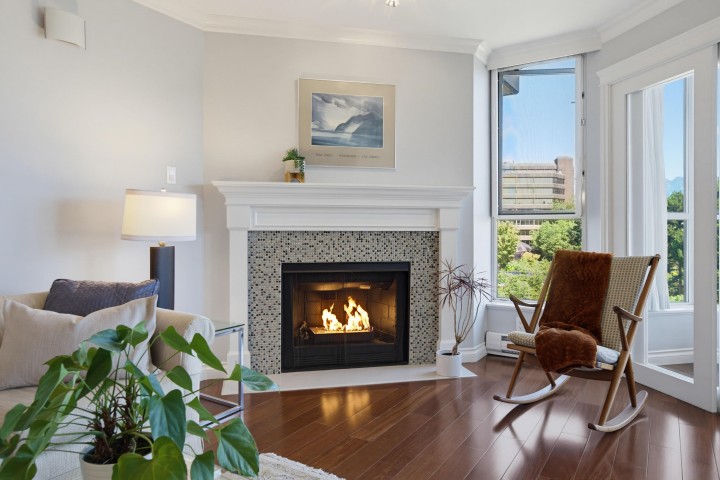 Photo 4 at 304 - 1490 Pennyfarthing Drive, False Creek, Vancouver West