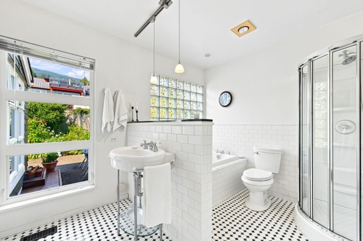 Photo 13 at 2433 Mathers Avenue, Dundarave, West Vancouver