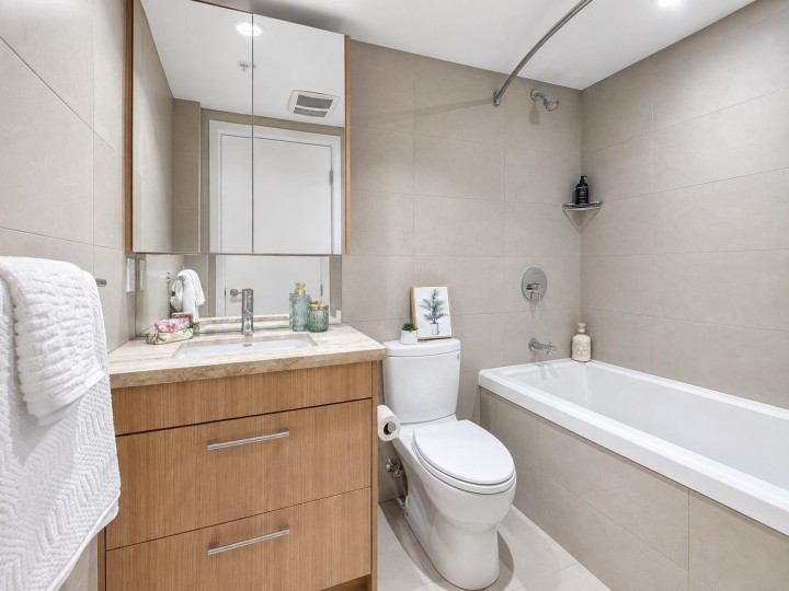 Photo 13 at 809 - 168 W 1st Avenue, False Creek, Vancouver West
