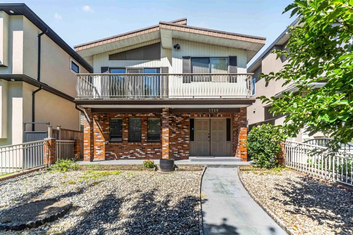 Photo 2 at 2739 E 8th Avenue, Renfrew VE, Vancouver East