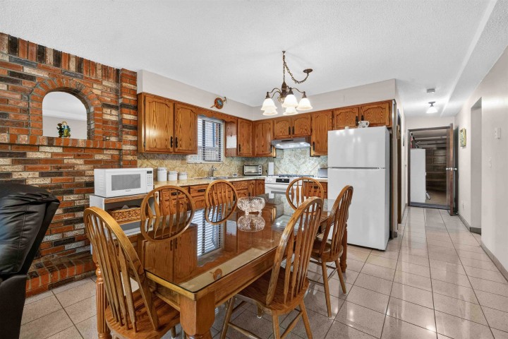 Photo 6 at 2739 E 8th Avenue, Renfrew VE, Vancouver East