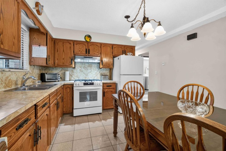 Photo 7 at 2739 E 8th Avenue, Renfrew VE, Vancouver East