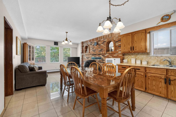 Photo 5 at 2739 E 8th Avenue, Renfrew VE, Vancouver East