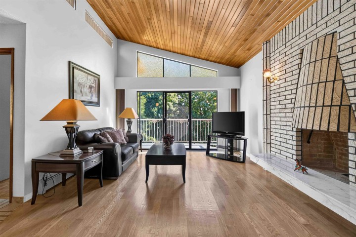 Photo 10 at 2739 E 8th Avenue, Renfrew VE, Vancouver East