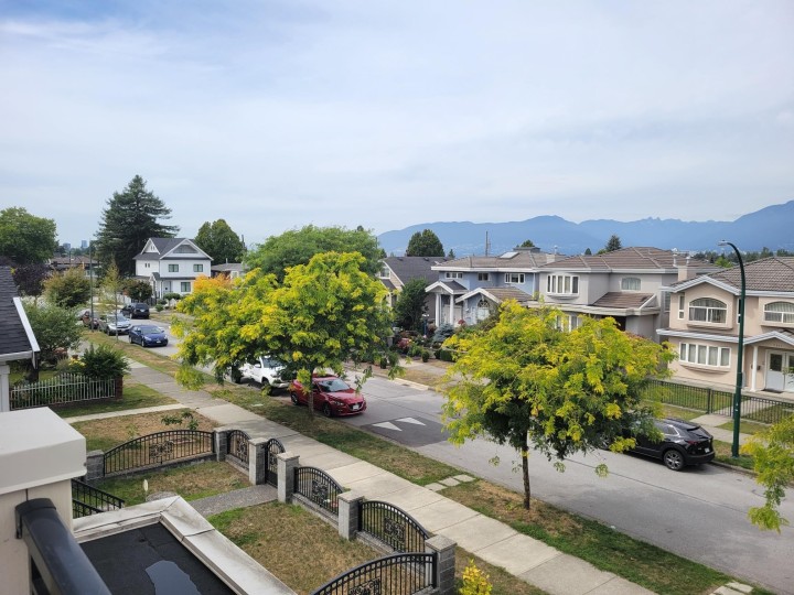 Photo 6 at 2962 Kitchener Street, Renfrew VE, Vancouver East
