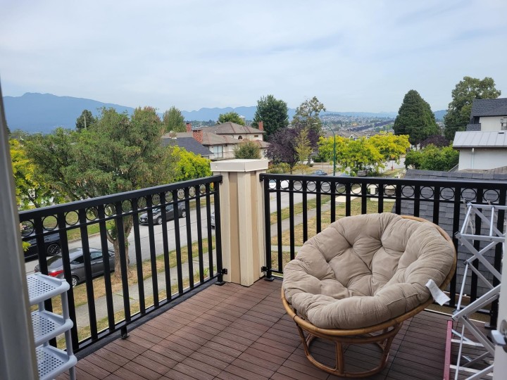Photo 5 at 2962 Kitchener Street, Renfrew VE, Vancouver East