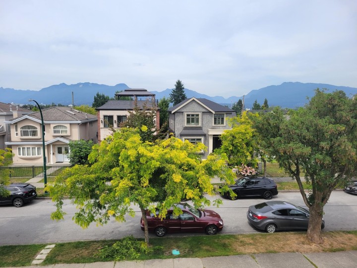 Photo 4 at 2962 Kitchener Street, Renfrew VE, Vancouver East