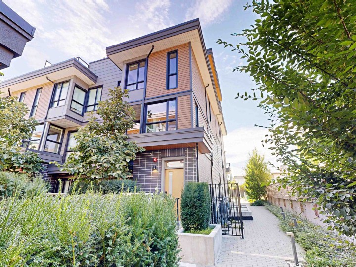 Photo 1 at 3930 Dumfries Street, Knight, Vancouver East
