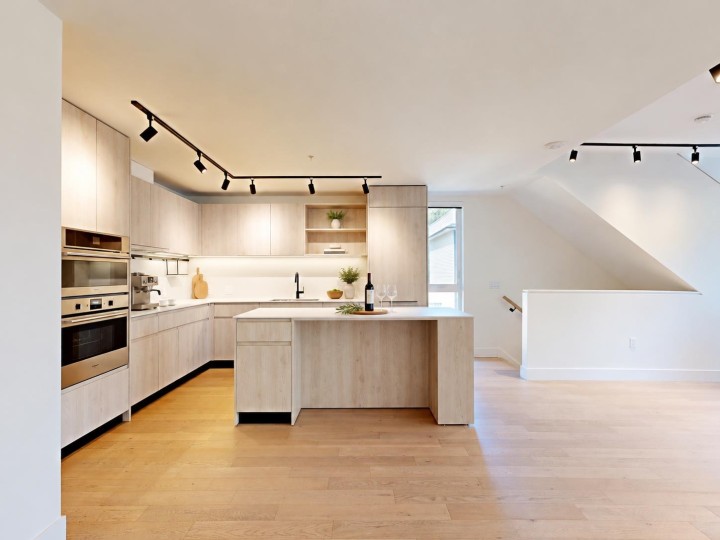 Photo 5 at 3930 Dumfries Street, Knight, Vancouver East