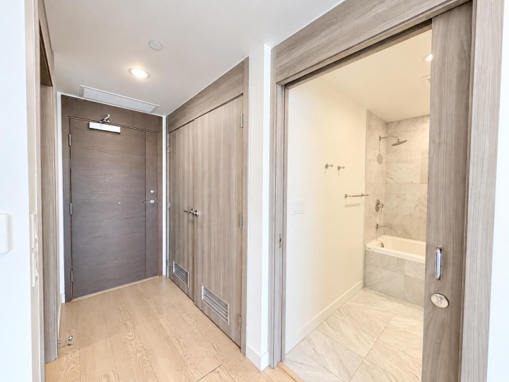 Photo 6 at 886 - 87 Nelson Street, Yaletown, Vancouver West