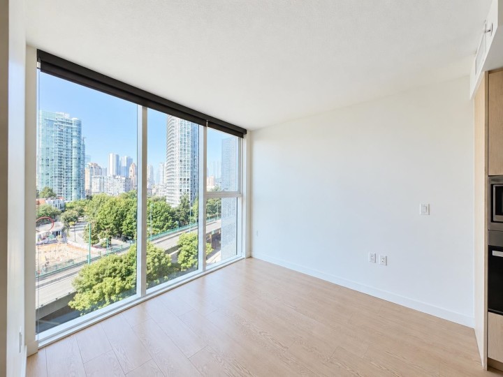 Photo 7 at 886 - 87 Nelson Street, Yaletown, Vancouver West