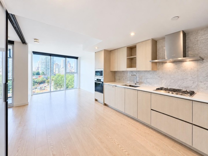 Photo 3 at 886 - 87 Nelson Street, Yaletown, Vancouver West