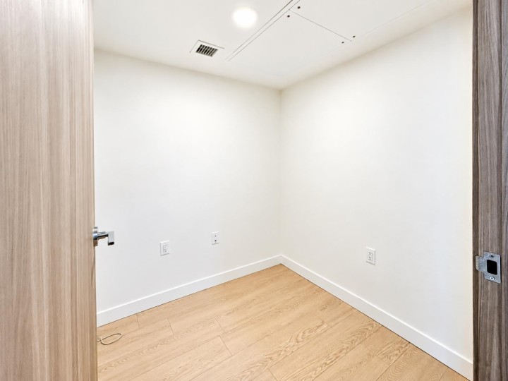 Photo 8 at 886 - 87 Nelson Street, Yaletown, Vancouver West