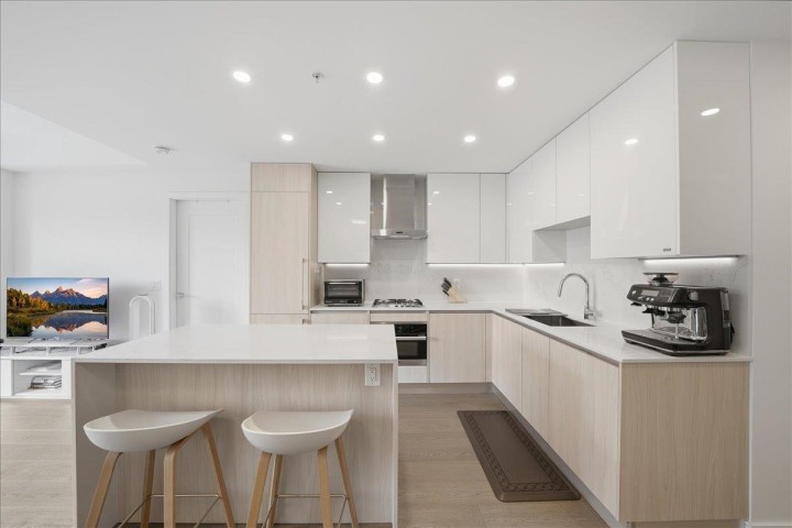 Photo 3 at 303 - 477 W 59th Avenue, South Cambie, Vancouver West