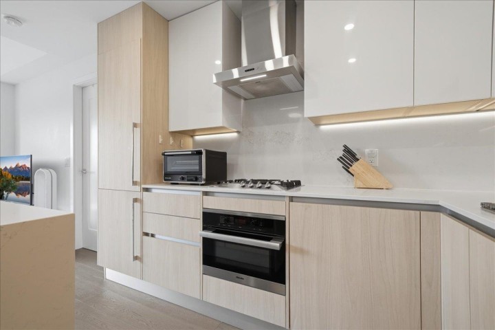 Photo 4 at 303 - 477 W 59th Avenue, South Cambie, Vancouver West