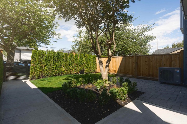 Photo 23 at 920 E 16th Avenue, Fraser VE, Vancouver East