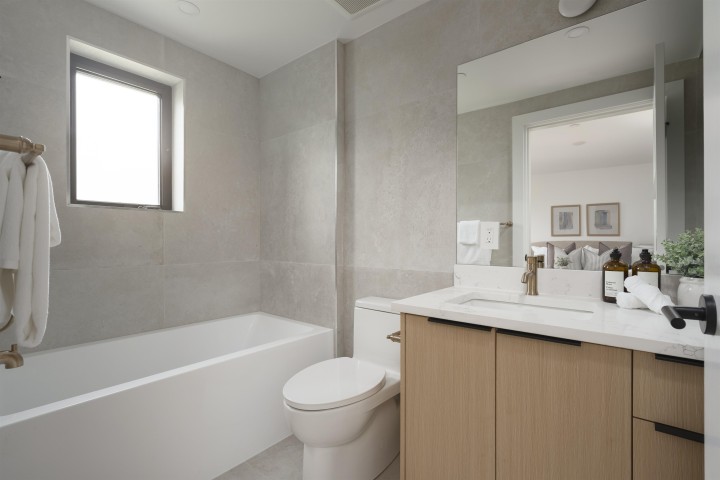 Photo 15 at 920 E 16th Avenue, Fraser VE, Vancouver East
