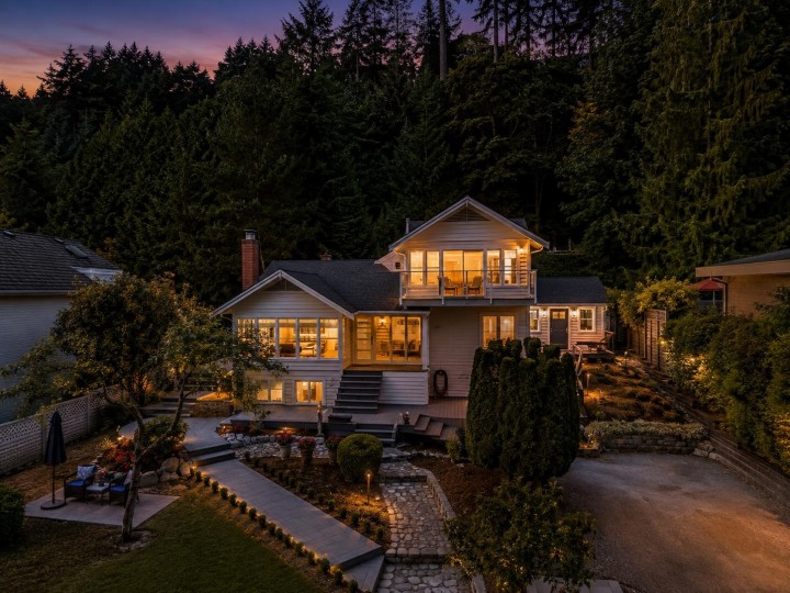 Photo 2 at 4043 Rose Crescent, Sandy Cove, West Vancouver