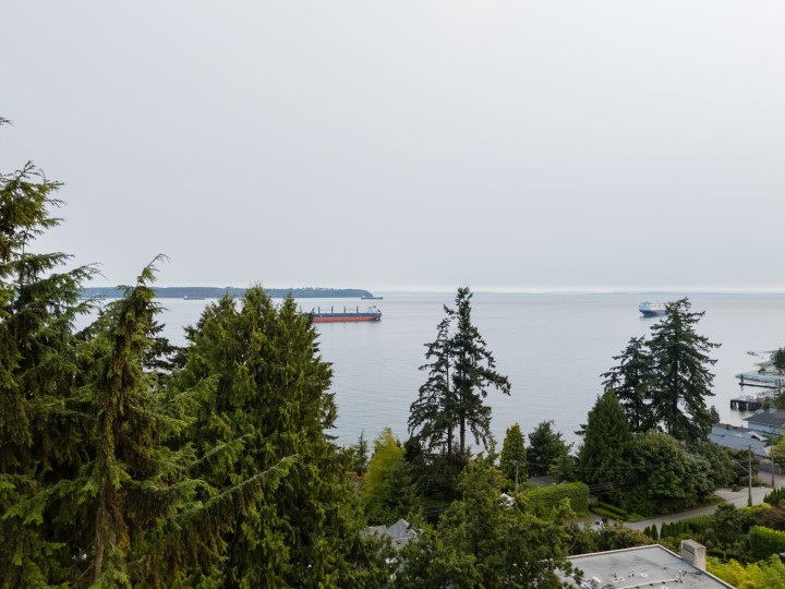 Photo 37 at 4043 Rose Crescent, Sandy Cove, West Vancouver