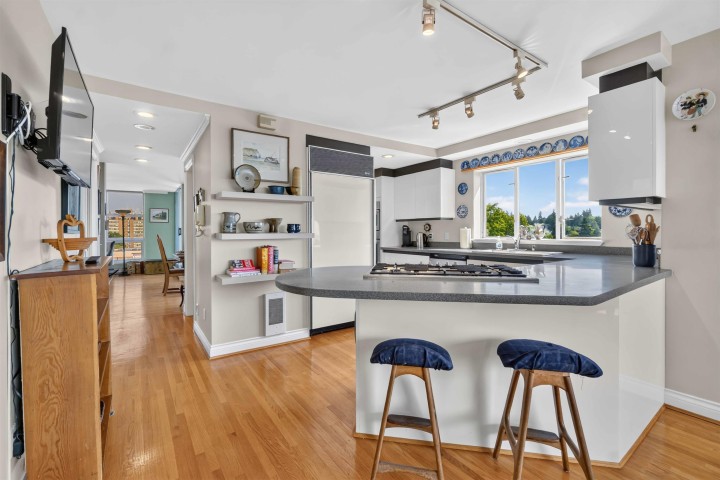 Photo 11 at 9 - 2128 W 43rd Avenue, Kerrisdale, Vancouver West