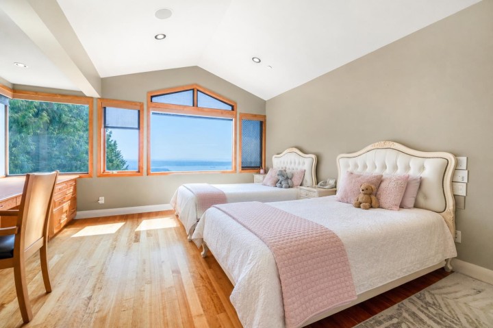 Photo 36 at 1626 Pinecrest Drive, Canterbury WV, West Vancouver