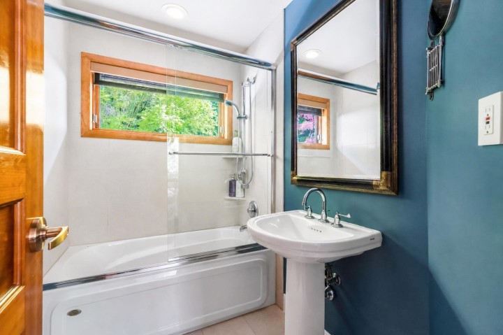 Photo 34 at 1626 Pinecrest Drive, Canterbury WV, West Vancouver